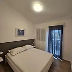 Aparthouse Bb Appartamento *