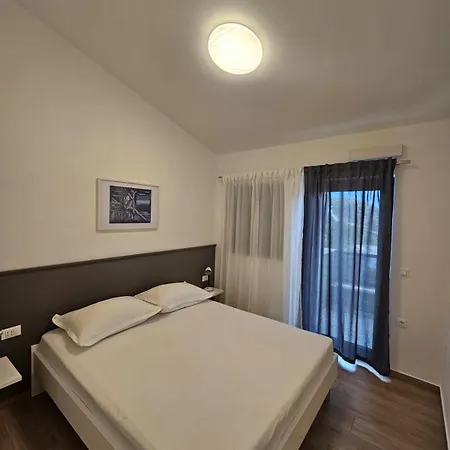 Aparthouse Bb Apartman *